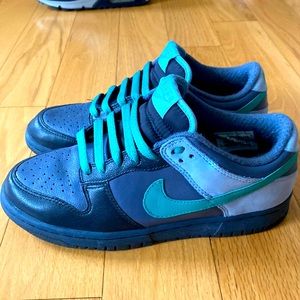 2005 Nike Dunk Low Premium, very rare, size 7.5 women’s